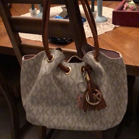 Michael Kors - Picture 1 of 3